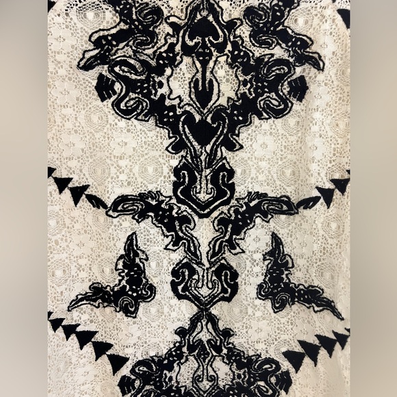 Maje guipure cream lace top with black embroidery sz 2 (@ US 8) - Picture 8 of 11